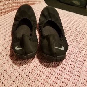Nike black yoga flats